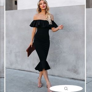 ✨NWOT VICI Ruffle MIDI Dress